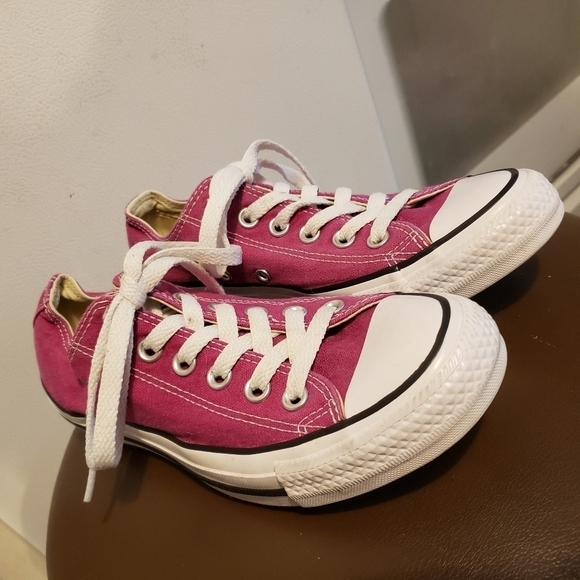 Converse Magenta Pink Sneaker Shoe Womens 7 Mens 5 Unisex Classic Cute EUC - Picture 4 of 10